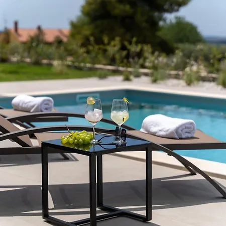 Tonka بيت للعطل