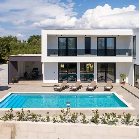 Tonka بيت للعطل *