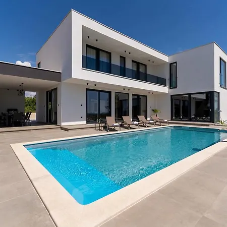 بيت للعطل Tonka Frata